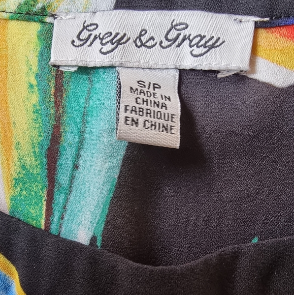 Grey & Gray Bold Floral Print Blouse - Picture 6 of 7